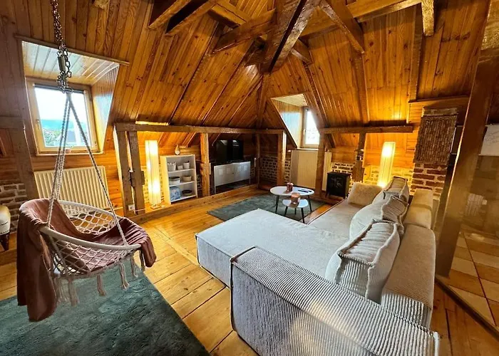 Un Dans La Apartment *